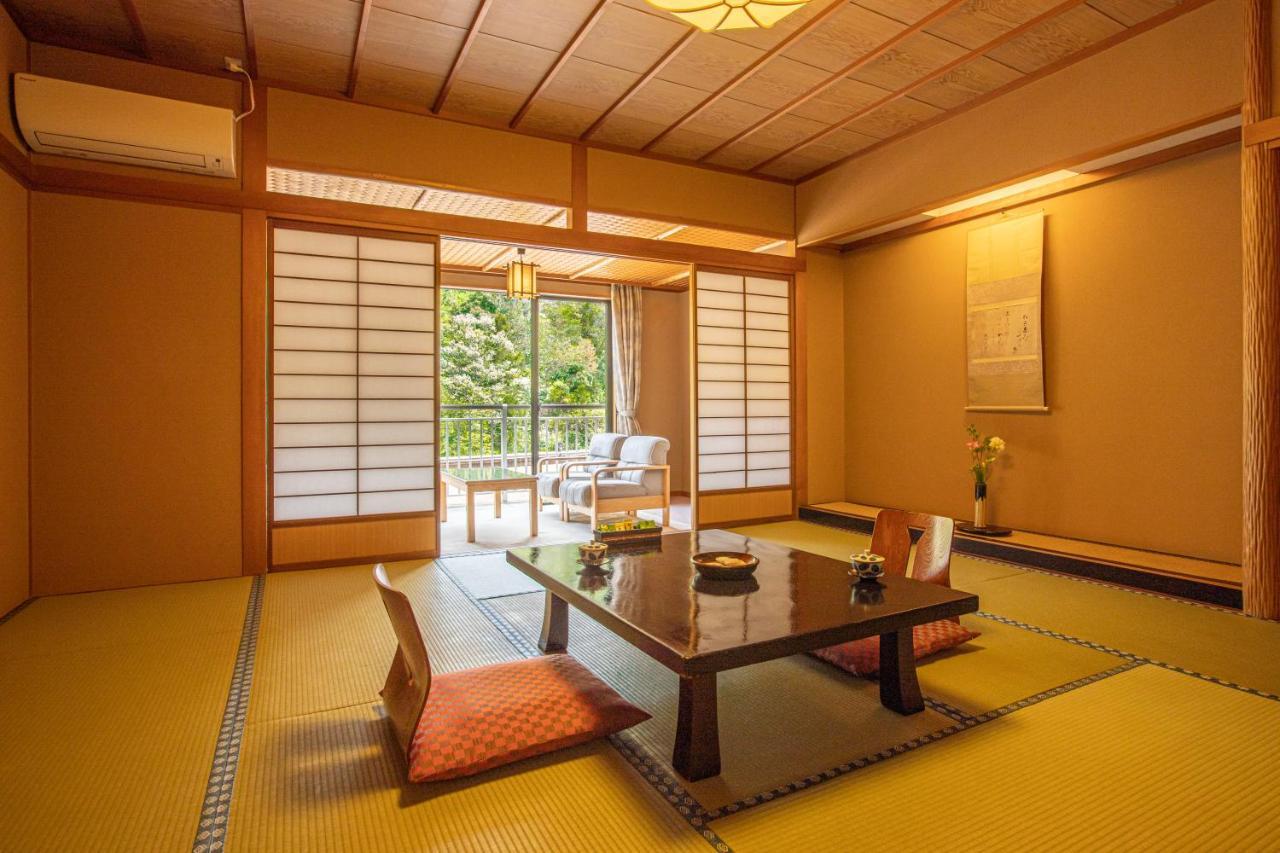 Отель Shirasagiyu Tawaraya Кага Экстерьер фото