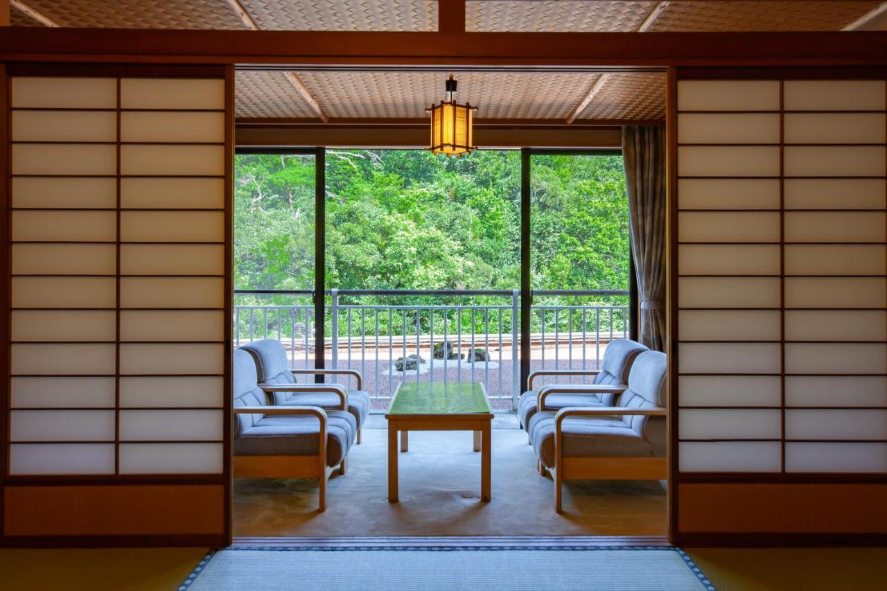 Отель Shirasagiyu Tawaraya Кага Экстерьер фото